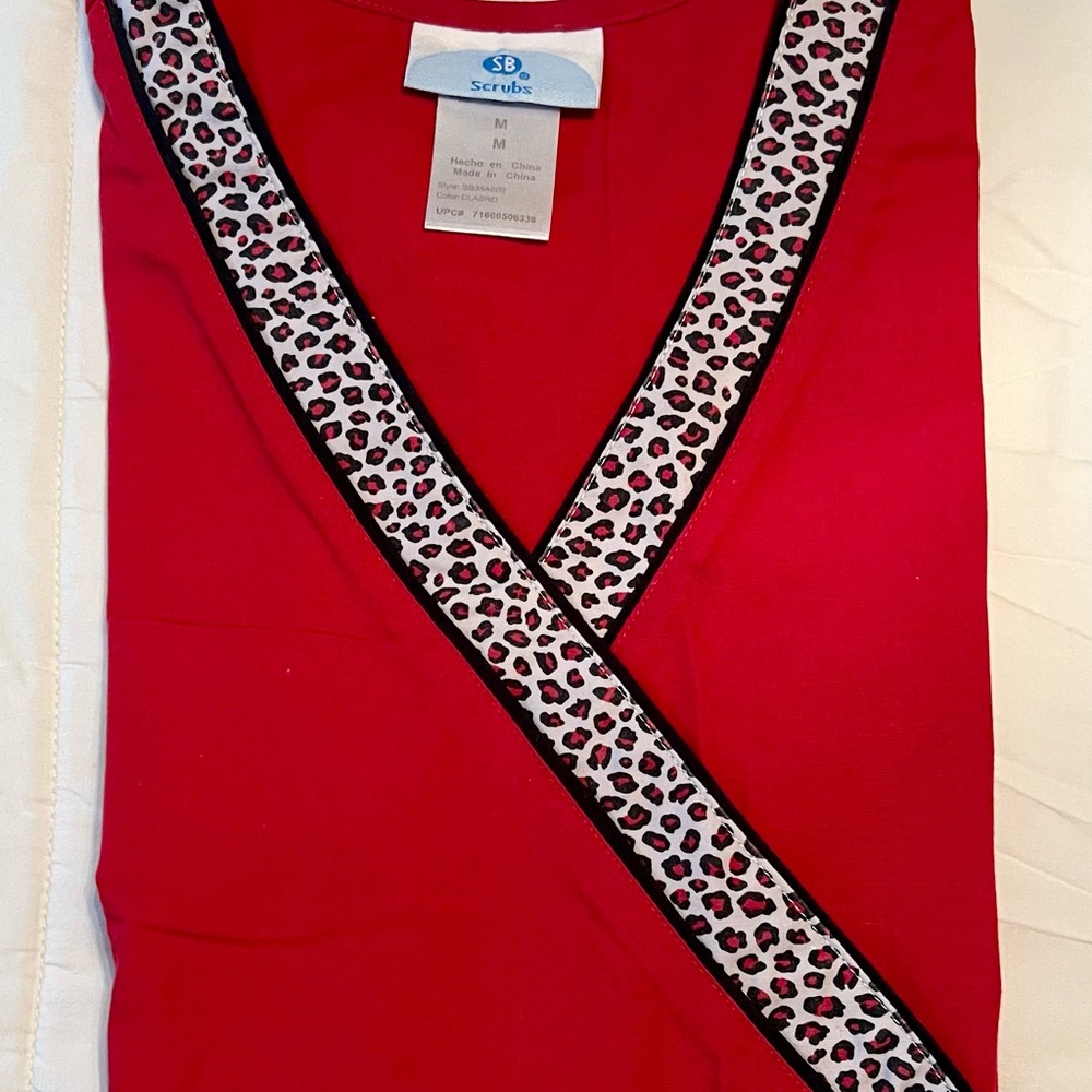 SB Scrubs Red Women's Robe with Leopard‎ Trim - Picture 2 of 4
